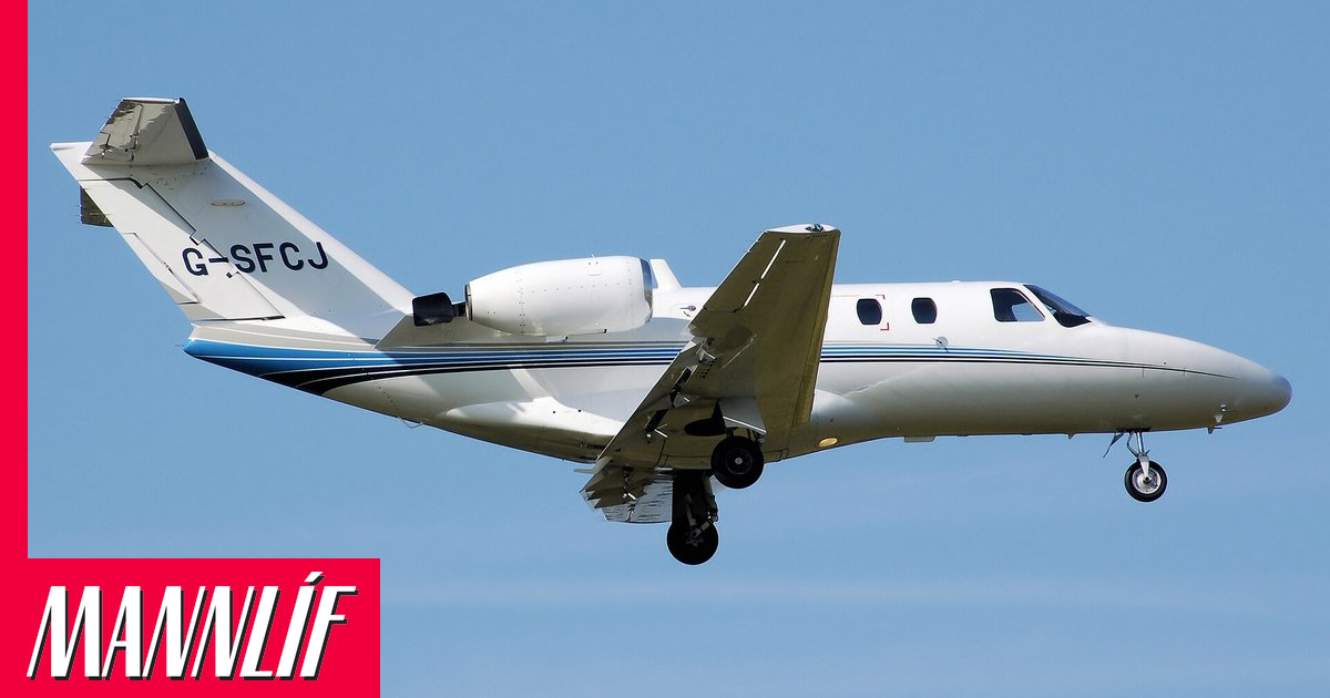 14 látnir eftir flugslys