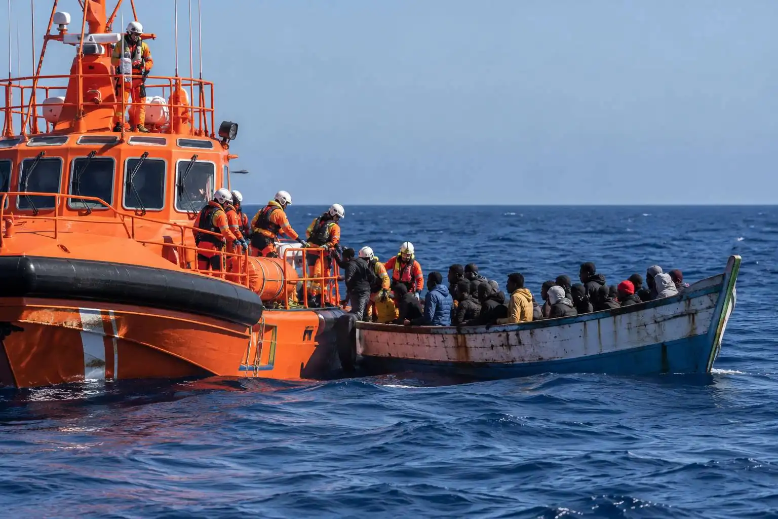 160 people rescued from two boats northeast of Lanzarote