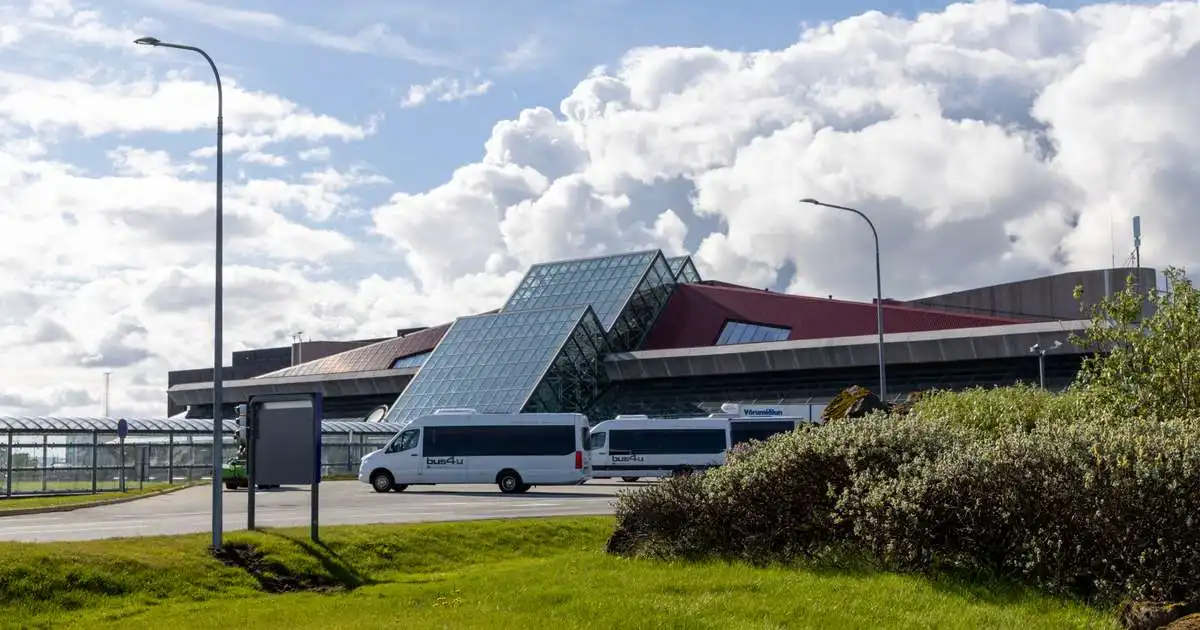 17 og 19 ára þegar þær fluttu þúsundir Oxycontin-tafla til landsins