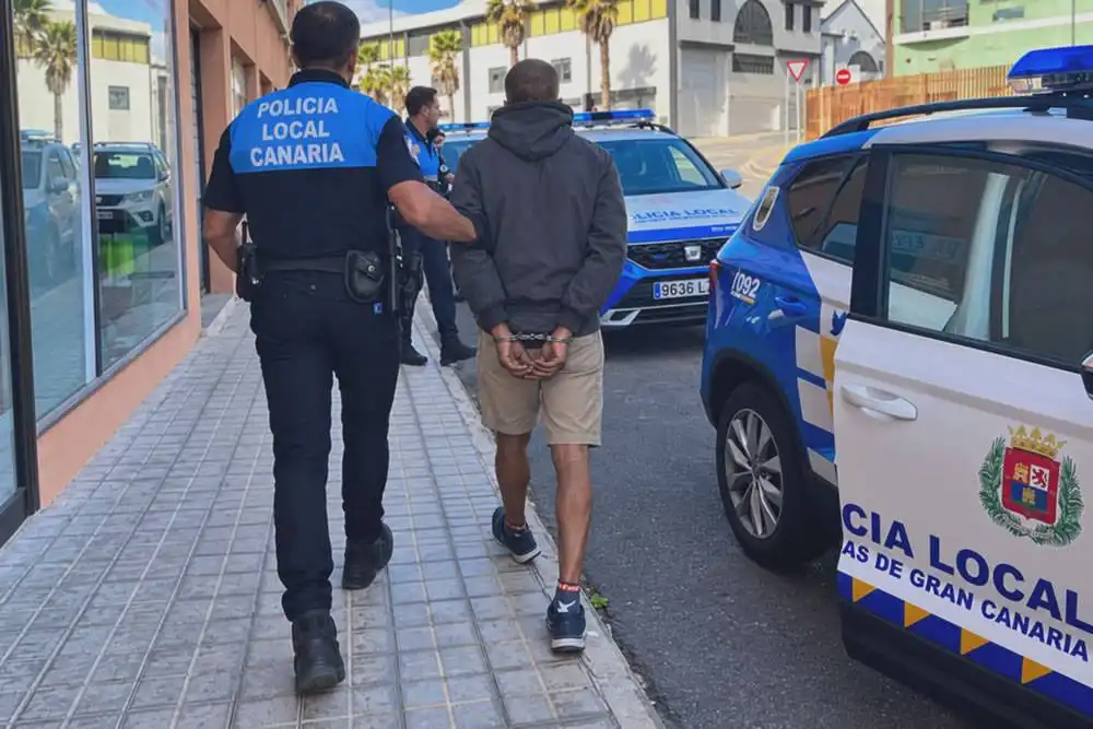 20-year-old arrested with suspected links to jewellery shop raids in Gran Canaria