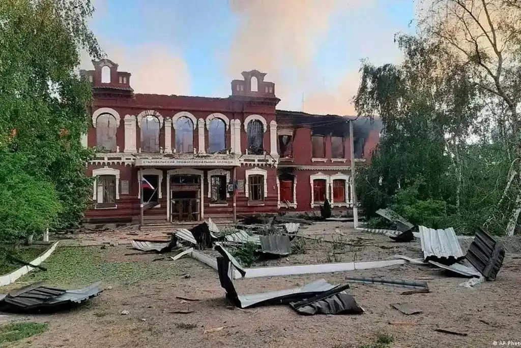 21 nemandi látinn og tugir særðir í drónaárás á heimavist í borginni Starobilsk
