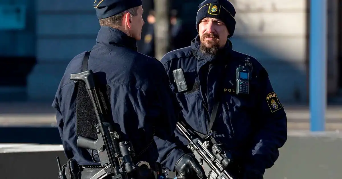 25 ára kona alvarlega særð eftir að skotum var hleypt af í íþróttahöll í Stokkhólmi