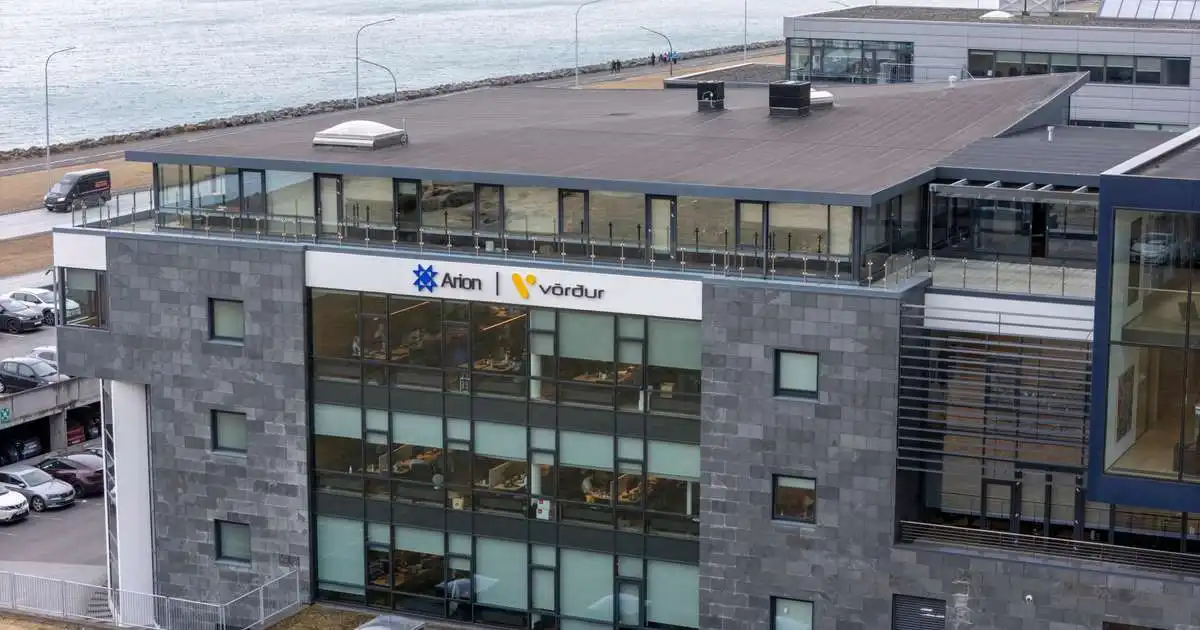 280 milljónir í sekt vegna milligöngu um markaðssvik