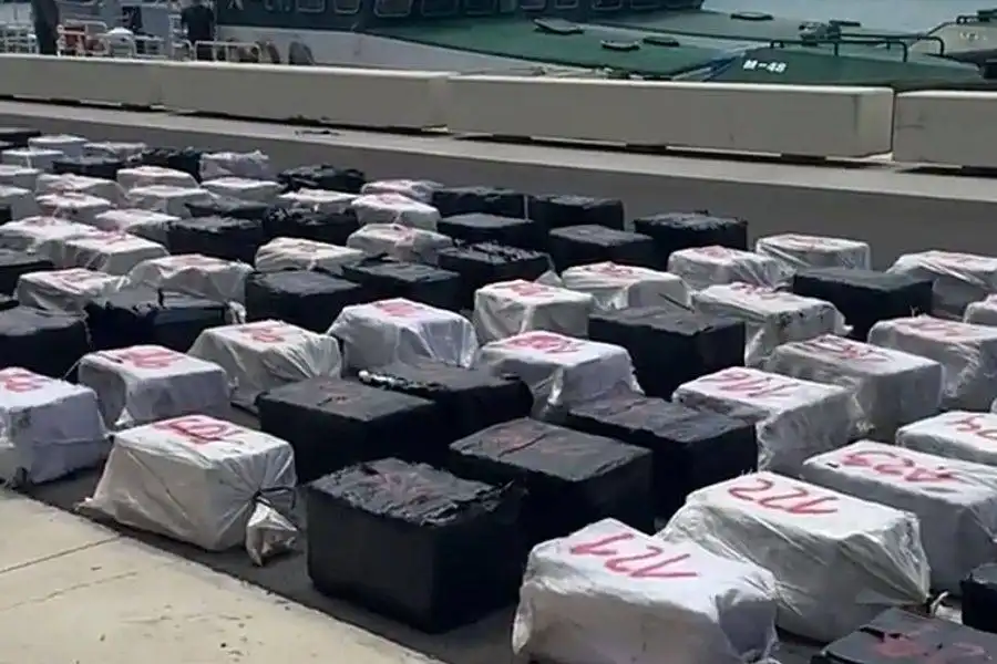 3.3 tonnes of cocaine and a machine gun seized off Gran Canaria