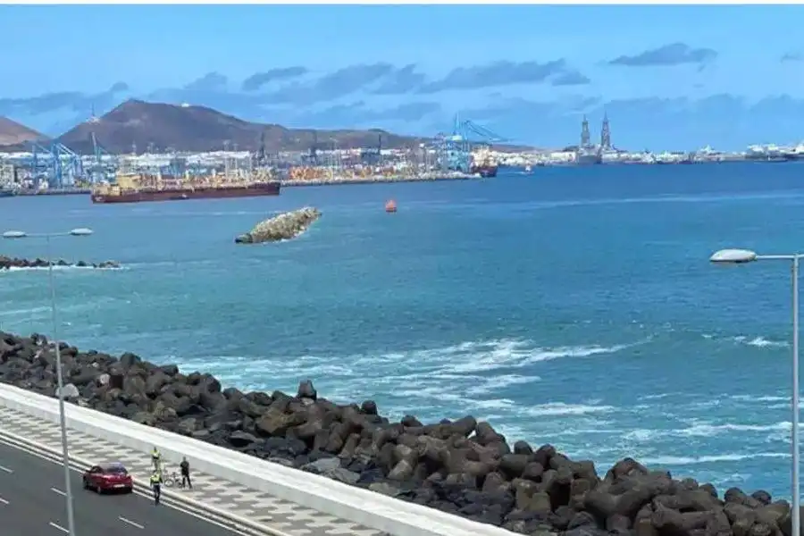 34-year-old rescued after falling onto coastal rocks in Gran Canaria