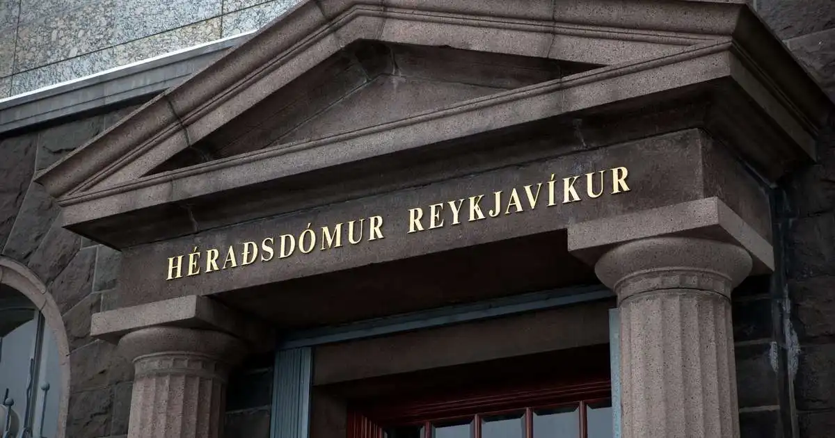 4 mánaða fangelsi fyrir að fara með 15 ára um borð í fiskiskip