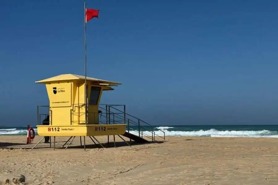 55-year-old beach lifeguard saves four British tourists from drowning in Fuerteventura