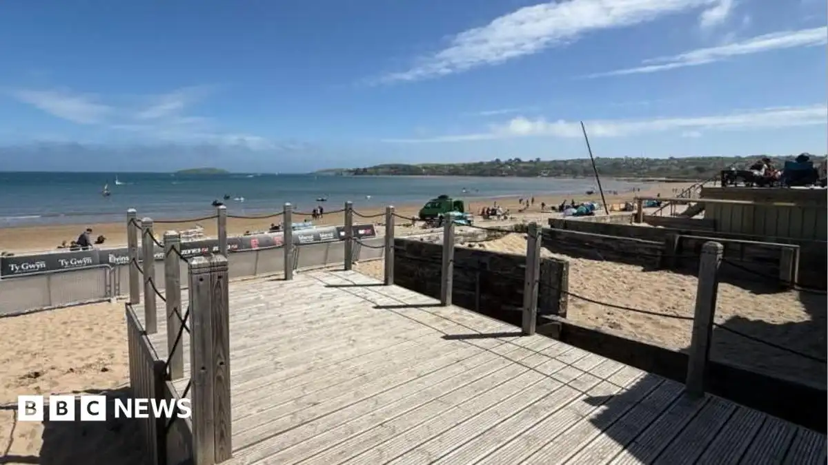 Abersoch beach hut with no power goes on sale for £200k