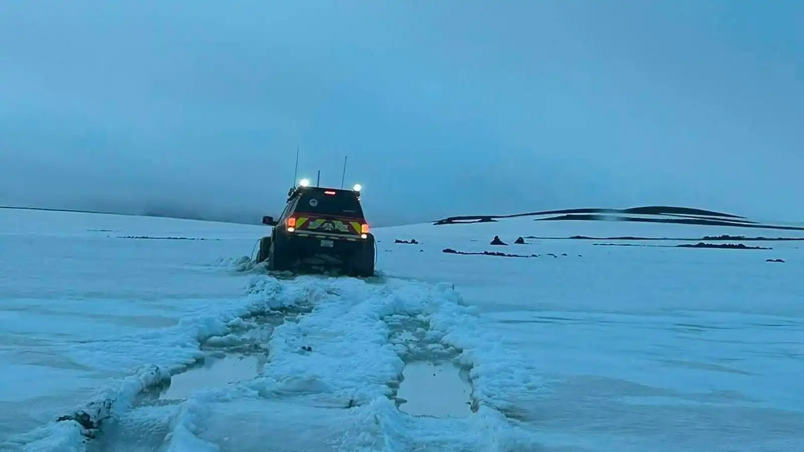 Að­stoðuðu ferða­menn að Fjalla­baki - Vísir