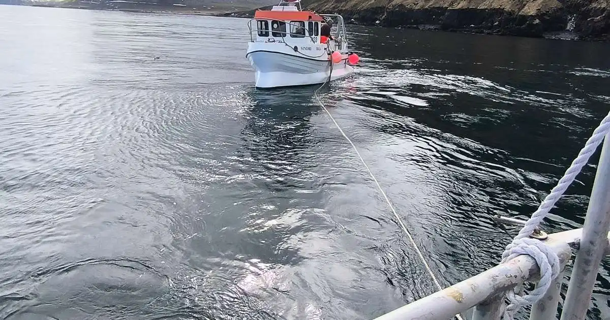 Aðstoðuðu skipstjóra sem fékk veiðarfæri í skrúfuna