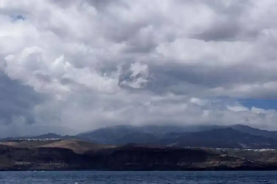 AEMET issues warning for storms and strong winds for the Canary Islands