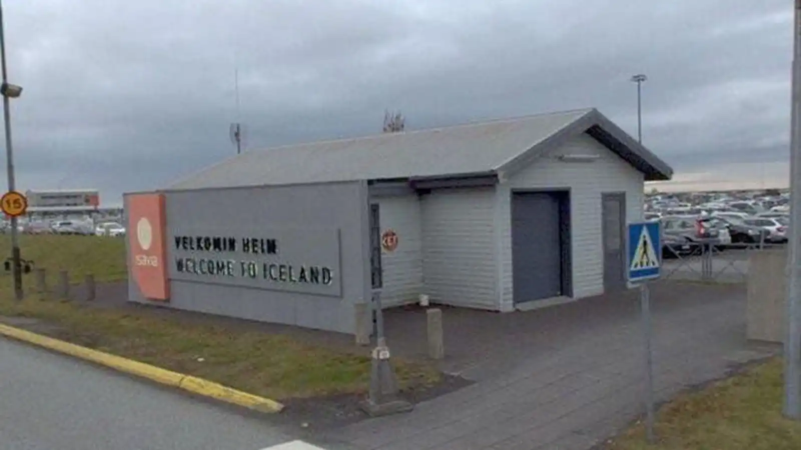 Ætla að rífa um­deilda kaffiskúrinn við Leifs­stöð - Vísir