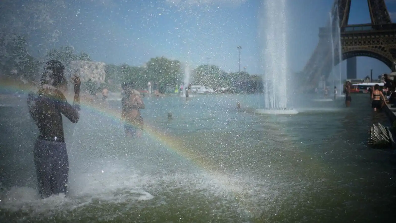 Á­fengis­bann í París um helgina - Vísir