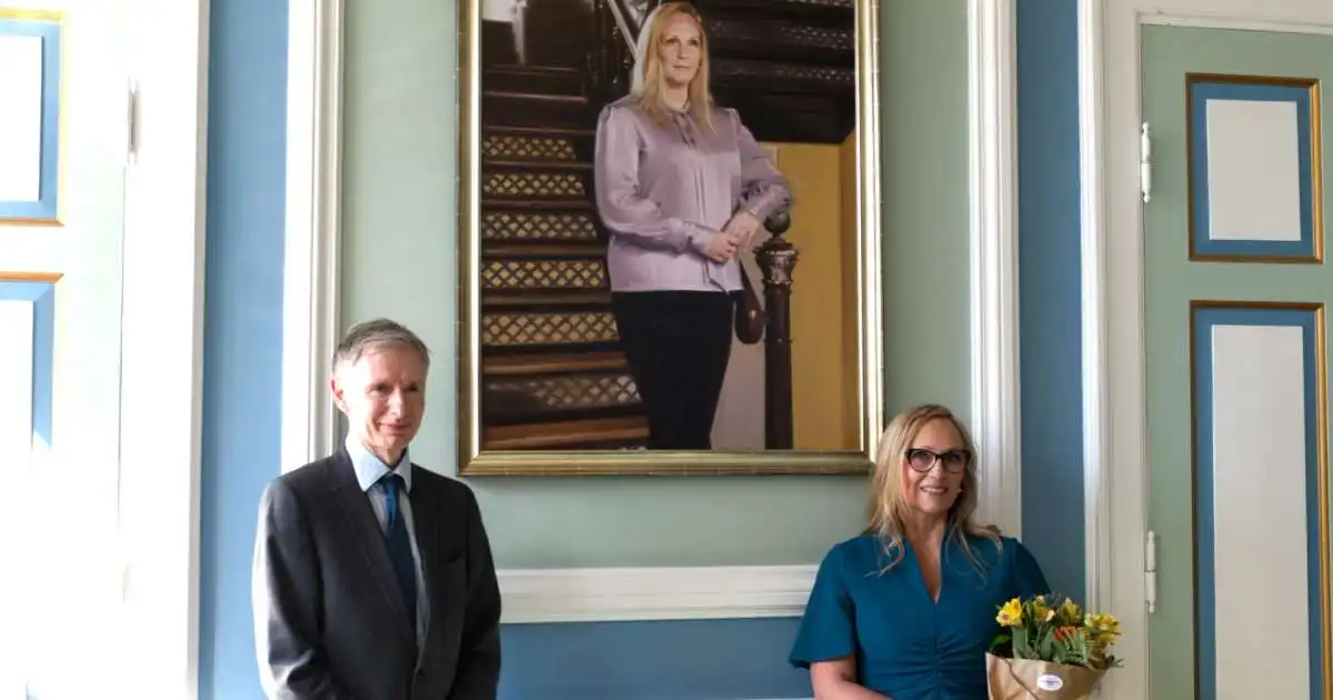 Afhjúpuðu málverk af Unni Brá