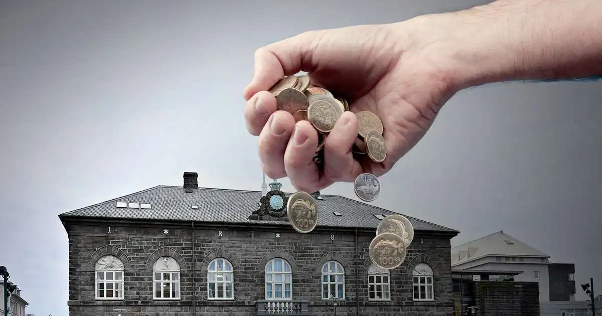 Afkoma ríkisins versnar milli ára