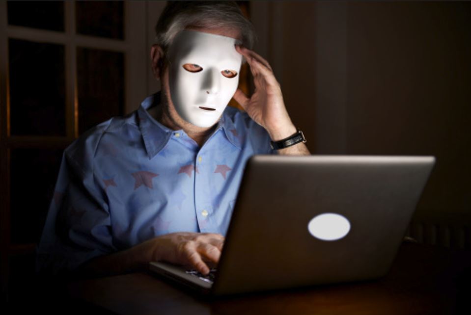 Áhlaup gerð á nafngreiningasíðu og birtar tilhæfulausar ásakanir um fólk – Íslenskir stjórnmálamenn á meðal nafngreindra - DV