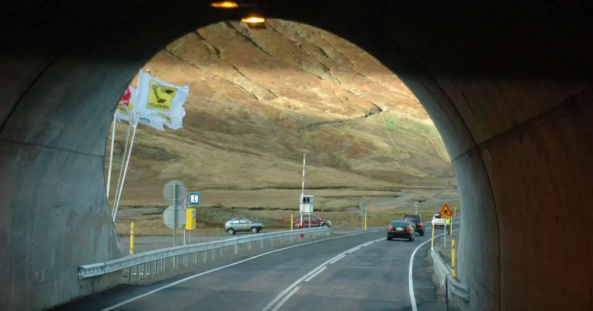 Ákærð fyrir að ganga um Héðinsfjarðargöng
