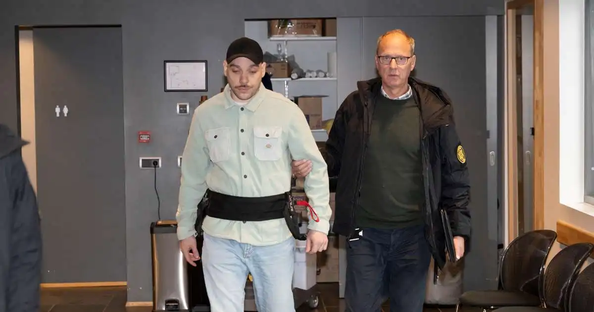 Ákærði sagður hafa skuldað hinum látna pening