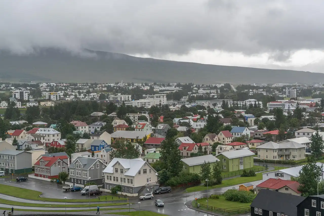 Albani ákærður fyrir fíkniefnabrot og peningaþvætti á Akureyri - DV