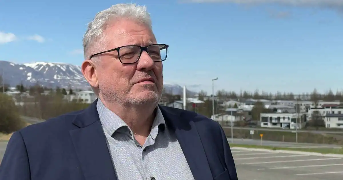 „Alda af pólitískum bæjarstjórum í stærri sveitarfélögum“