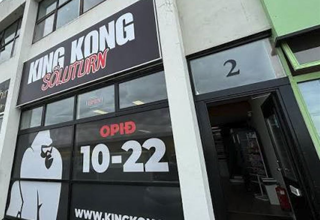 Allar verslanir King Kong innsiglaðar og síðan opnaðar aftur – Eigandinn greinir frá stórtjóni eftir innbrot