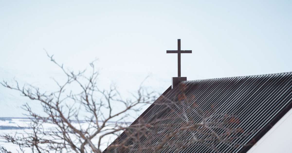 Allt að átján stiga hiti suðaustantil