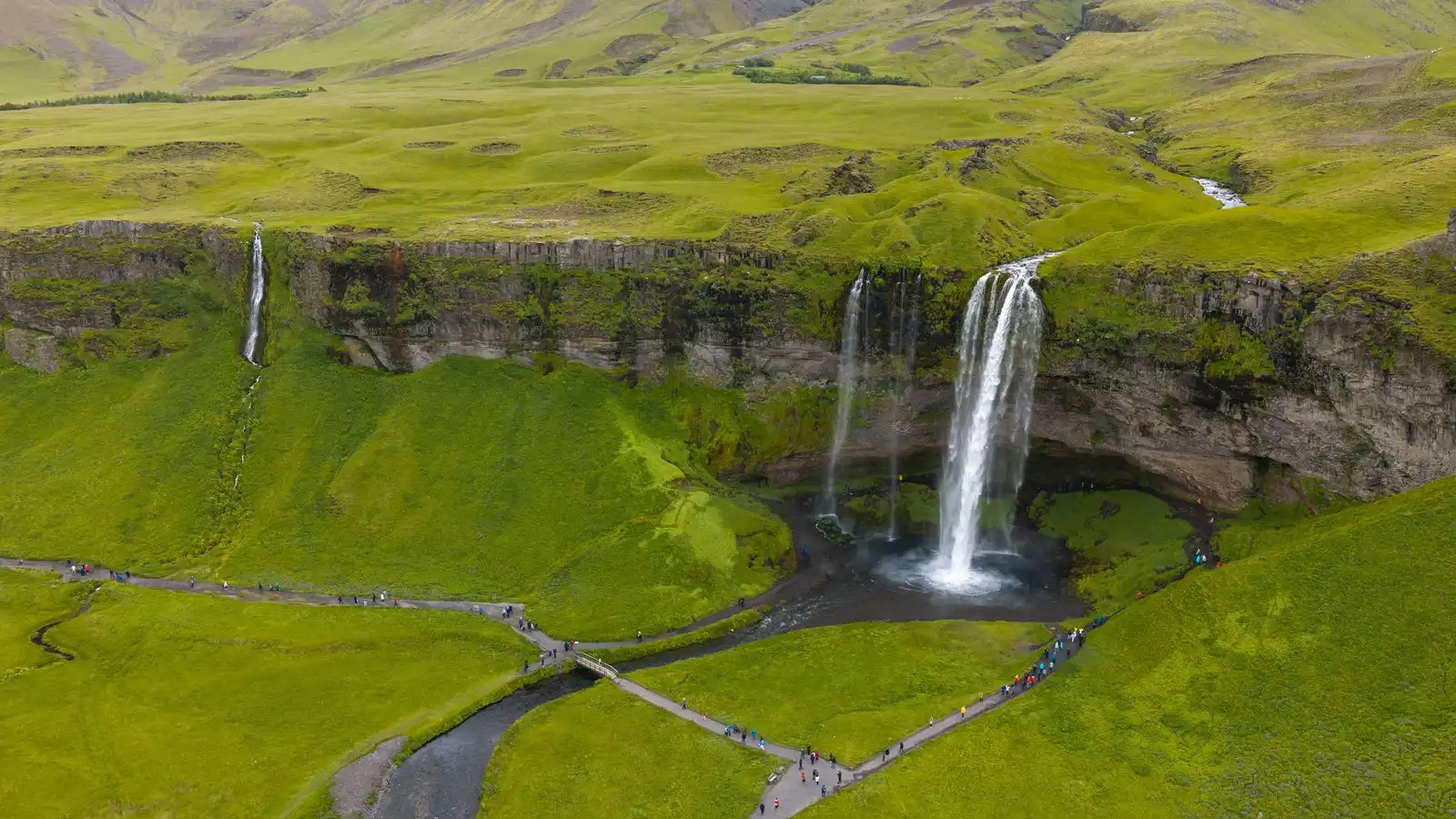 Allt að sau­tján stigum og mildast á Suður- og Vestur­landi - Vísir