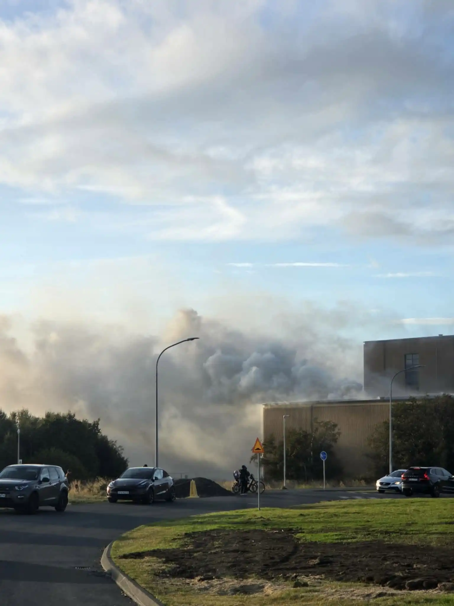 Allt tiltækt slökkvilið á vettvangi í Elliðaárdal