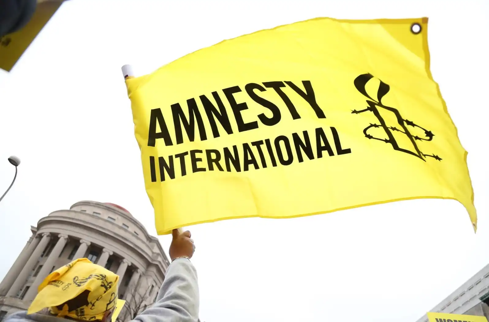Amnesty viðurkennir mistök og dregur umdeilda skýrslu til baka – Breskir þingmenn krefjast formlegrar afsökunarbeiðni