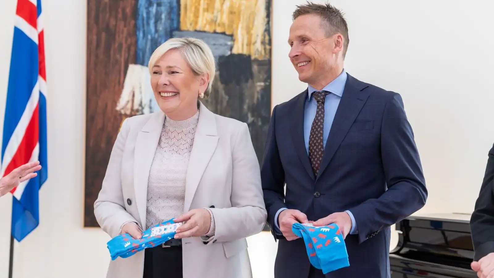 Á­nægja með Höllu eykst - Vísir