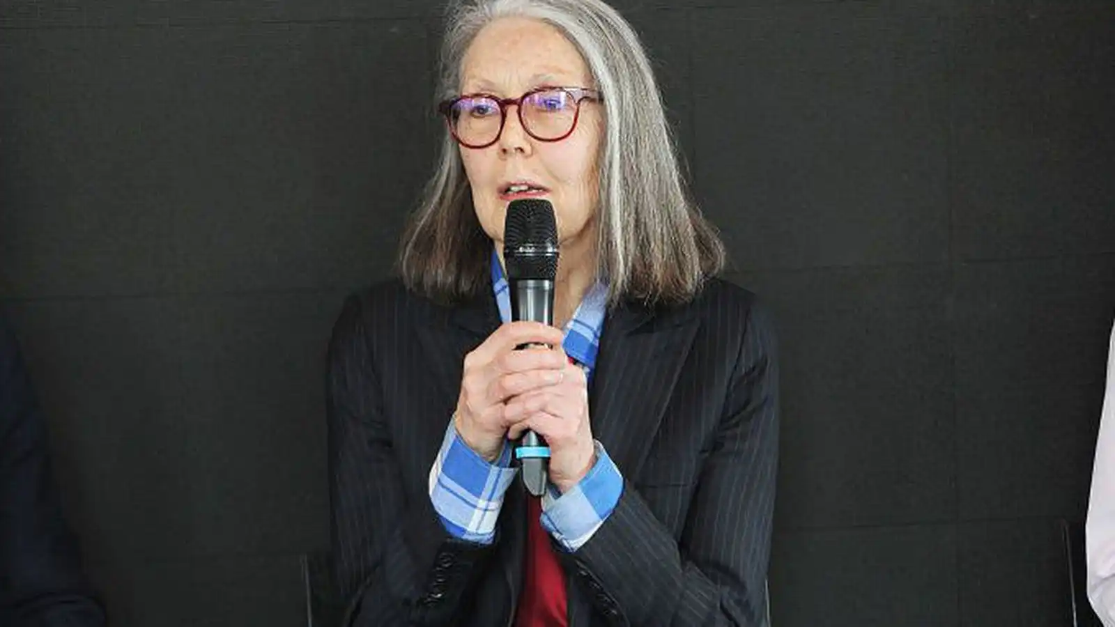 Anne Carson hlýtur bók­mennta­verð­laun Nóbels - Vísir
