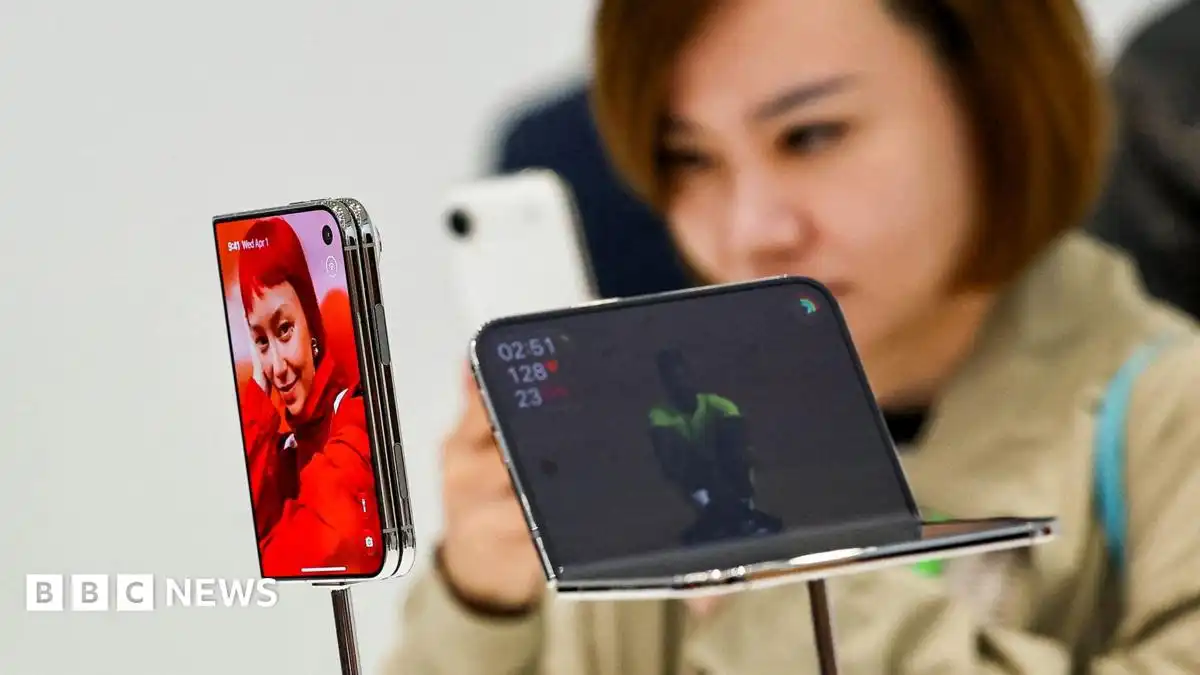 Apple foldable iPhone: New boss starts with gamble on £1,999 device