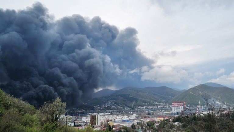 Árásir Kíev á rússneska olíuhreinsunarstöð skera niður alþjóðlegt olíuframboð