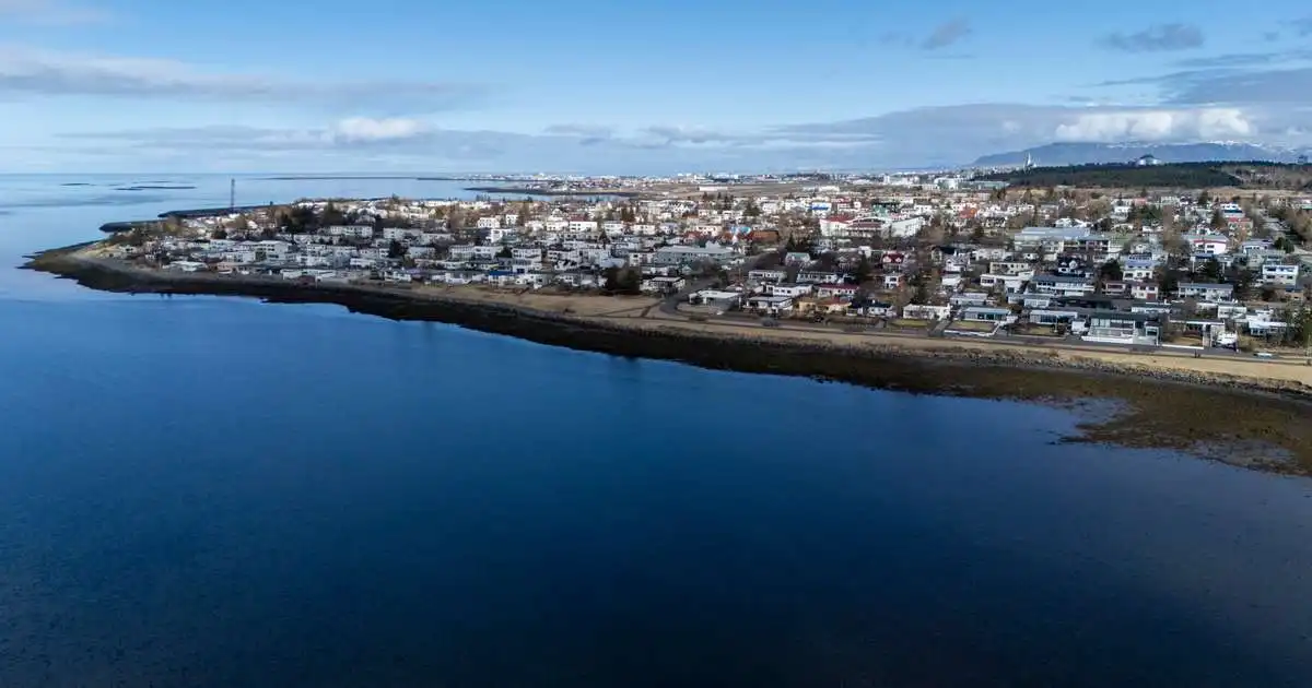 Árekstur við Hafnarbraut í Kópavogi