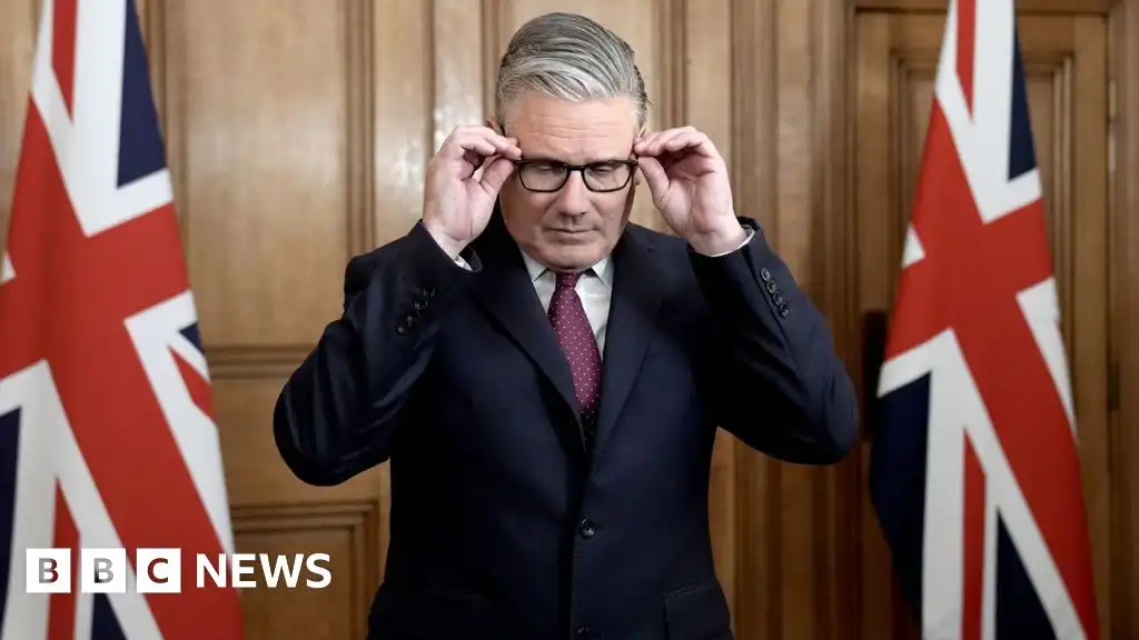 At a glance: Starmer grapples with leadership crisis