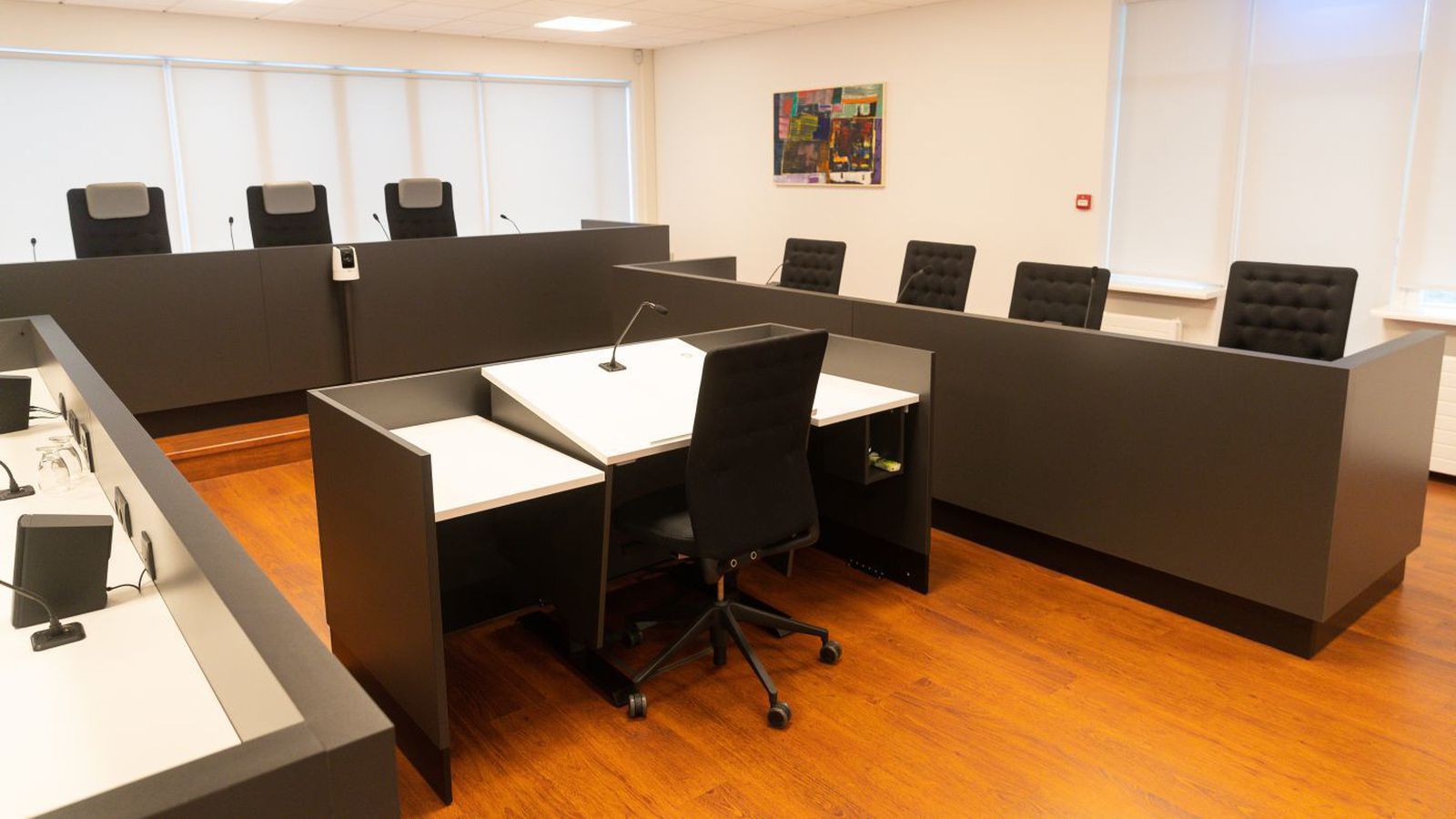 Átta vilja tvö laus sæti í Lands­rétti - Vísir