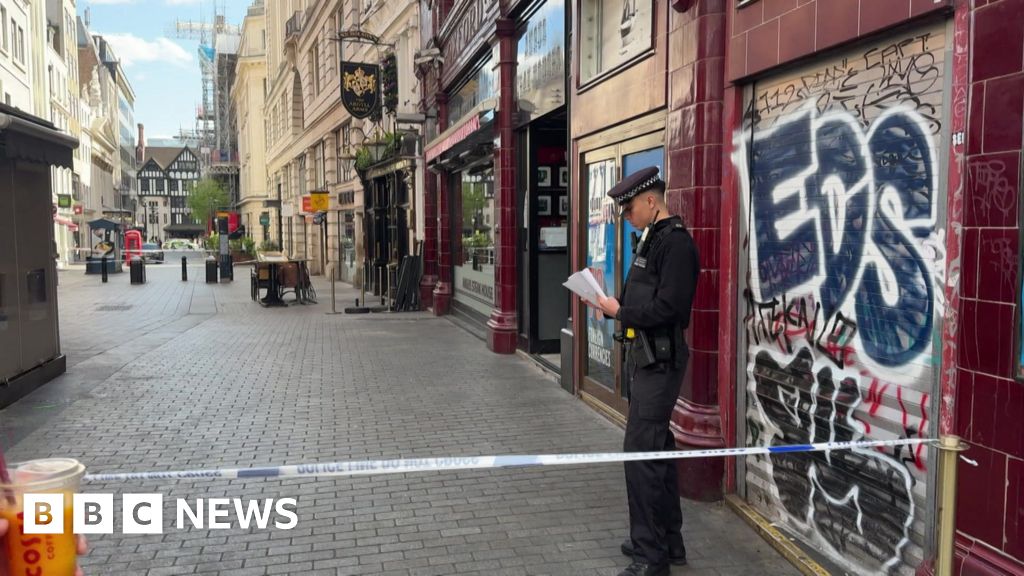 Attempted murder arrest after car hits pedestrians on Argyll Street