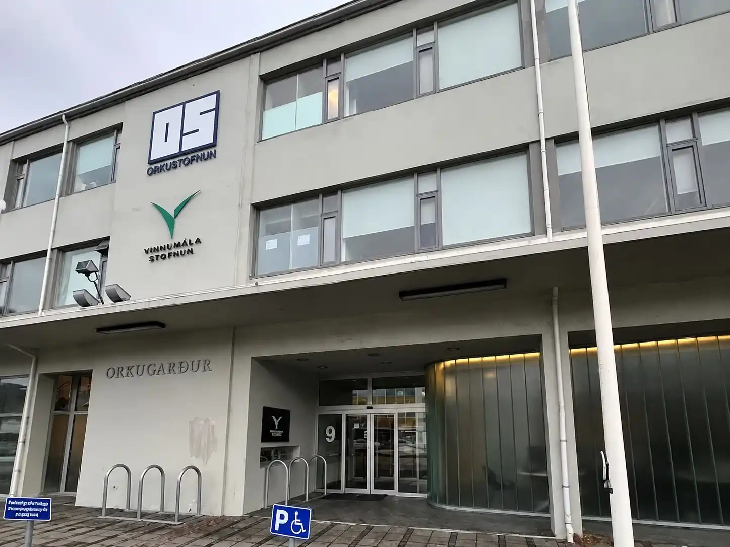 Atvinnuleysi eykst milli ára – en 156 ný atvinnuleyfi gefin út í júní