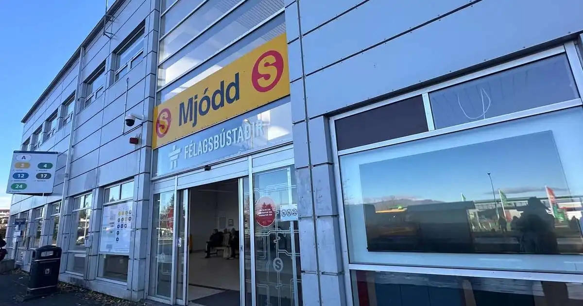 Aukið öryggi í Mjódd: Færri felustaðir og gegnsæ strætóskýli