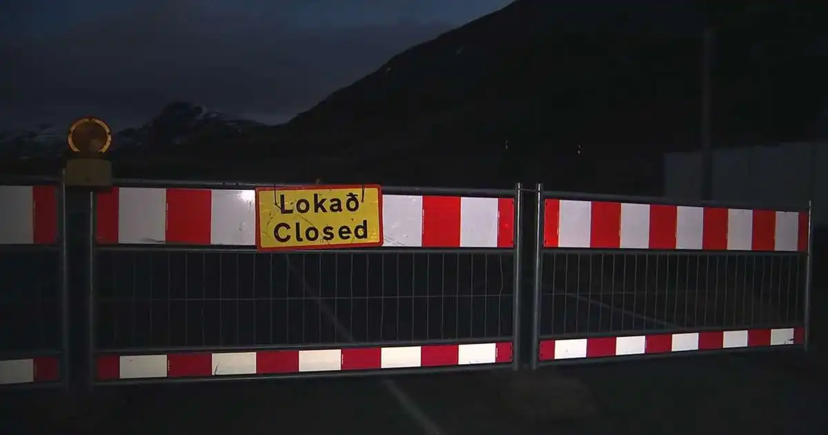 Aurskriða féll á Grenivíkurvegi – umferð beint um Dalsmynni og Vaðlaheiðargöng