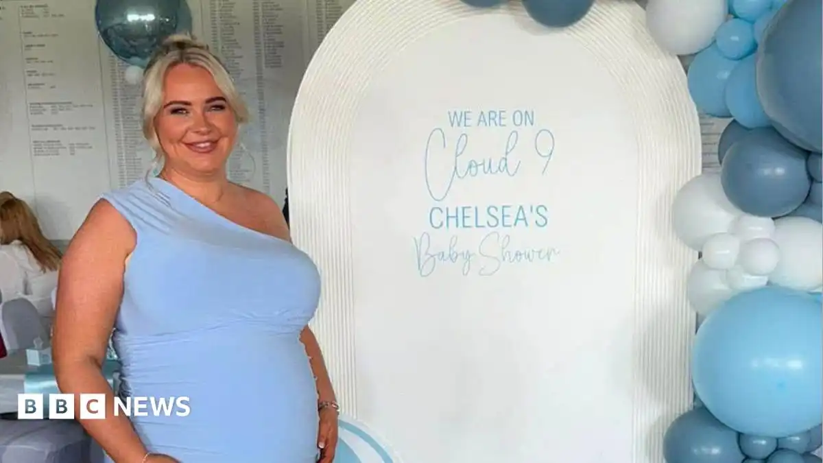 'Baby Tommy's here, Chelsea's not': First-time mum dies in childbirth