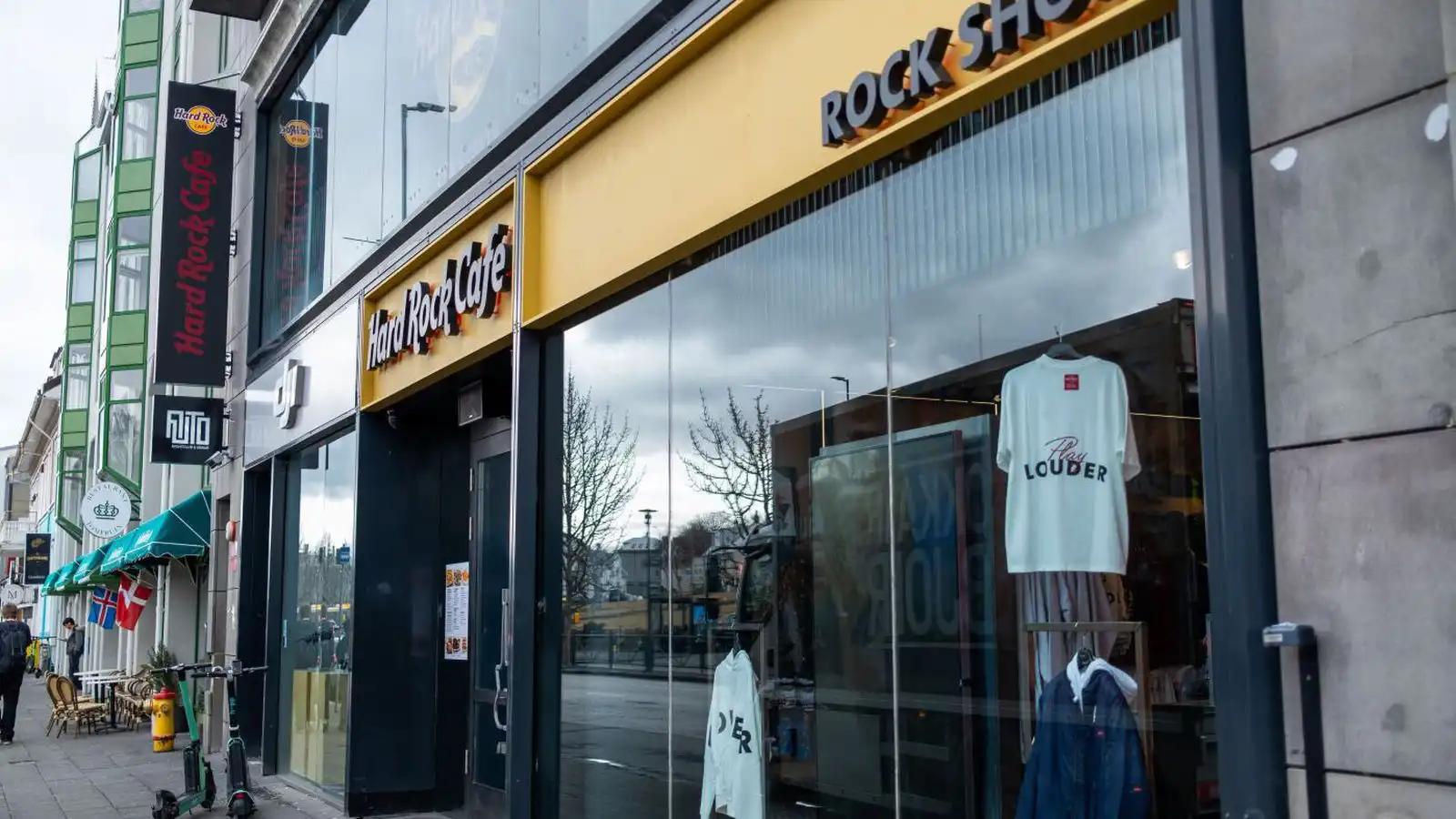 Bað um ís­lensku á Hard Rock en kvöldið endaði hjá lög­reglu - Vísir