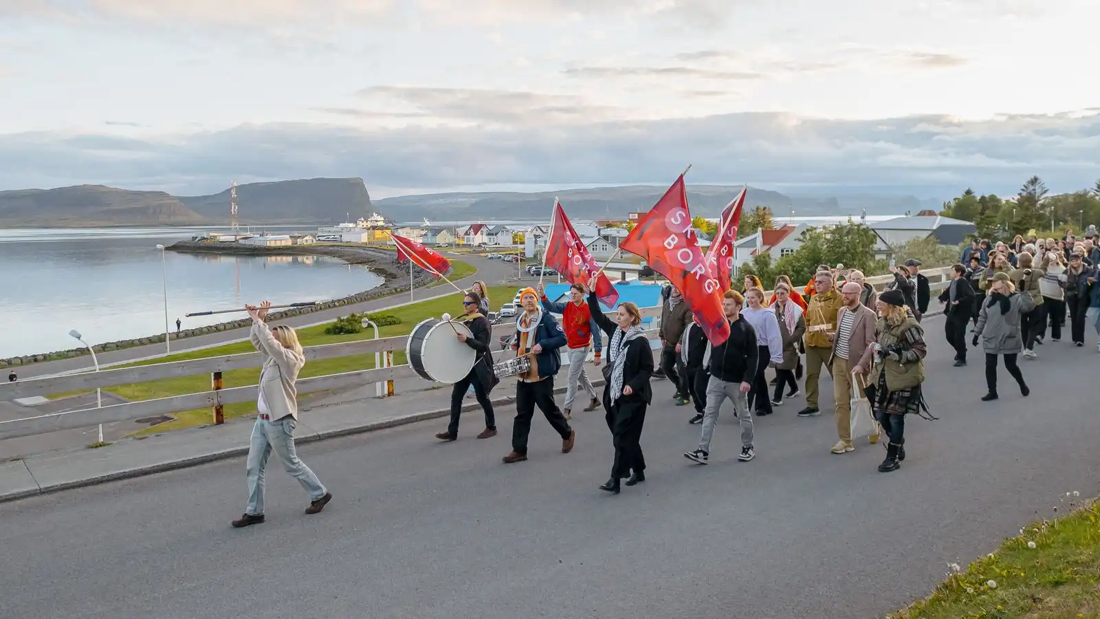 Bar­átta við fíkn, ís­lensk milli­stétt og æðavarp á Skjald­borg - Vísir