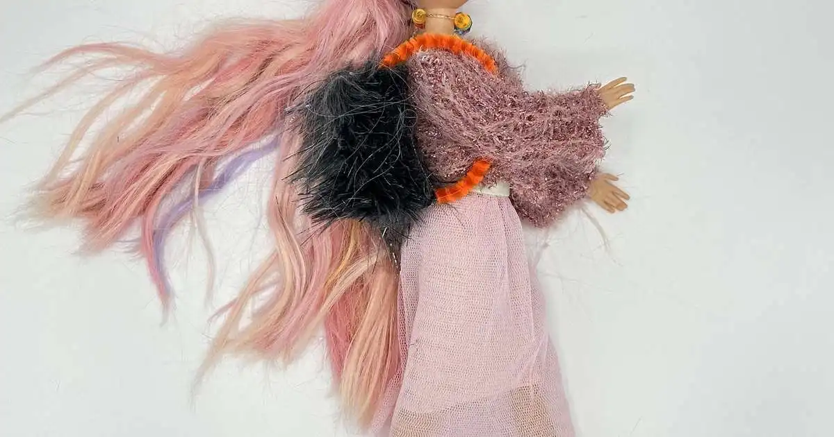 Barbie-dúkkur fá sérhannaða kjóla hjá fatahönnuðum framtíðarinnar