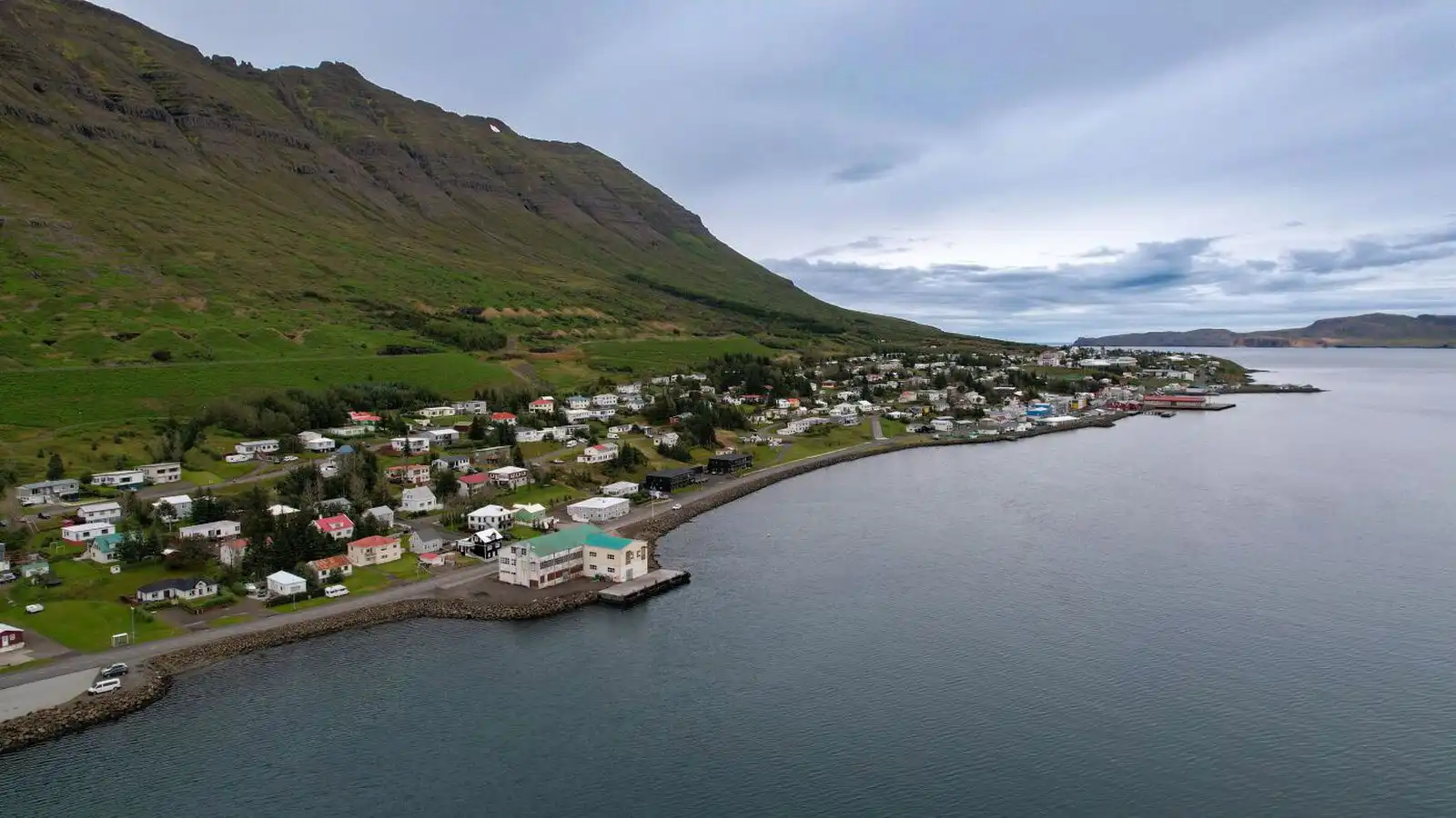 Barn í hoppukastala sem tókst á loft - Vísir