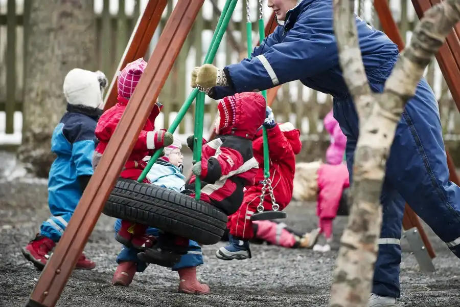 Barnalæknir segir mistök að senda eins árs börn í leikskóla