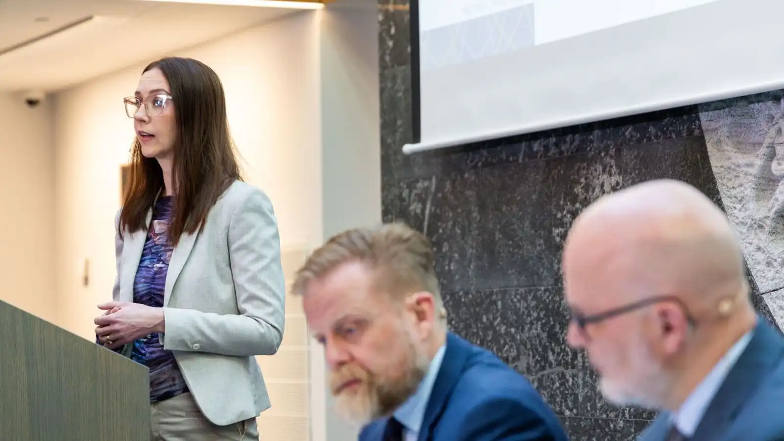 Bein út­sending: Rök­styðja stýrivaxtahækkun - Vísir