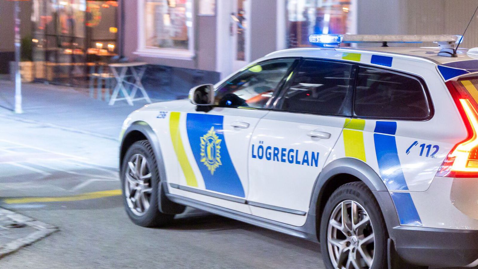 Beittir lögreglutökum eftir ógnandi til­burði í mið­bæ - Vísir
