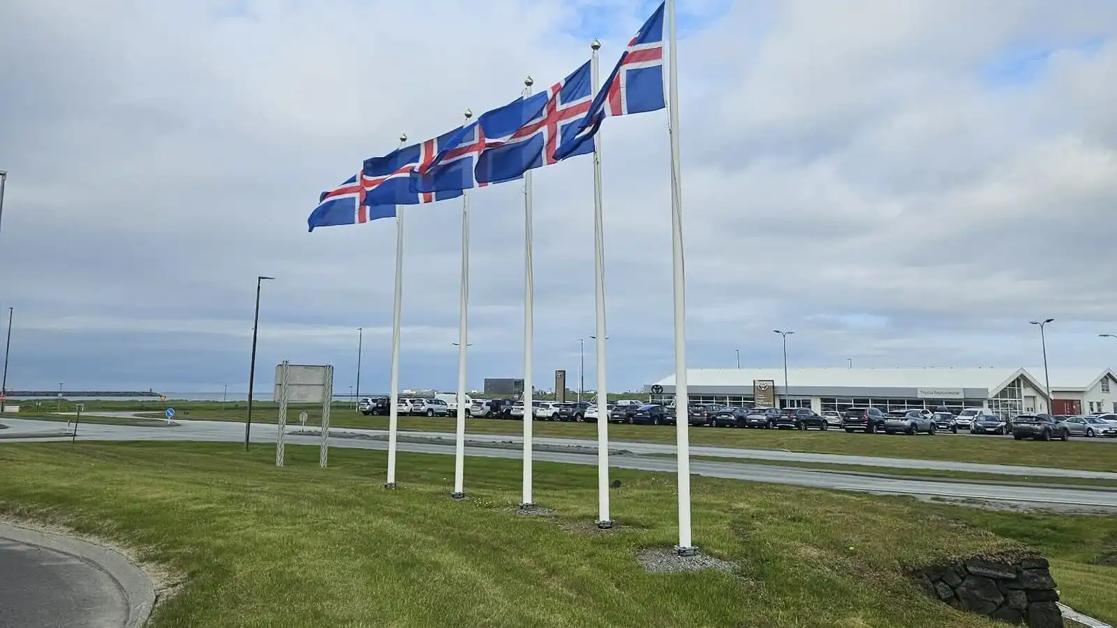 Biðja allar stofnanir bæjarins um að flagga í allt sumar - Vísir