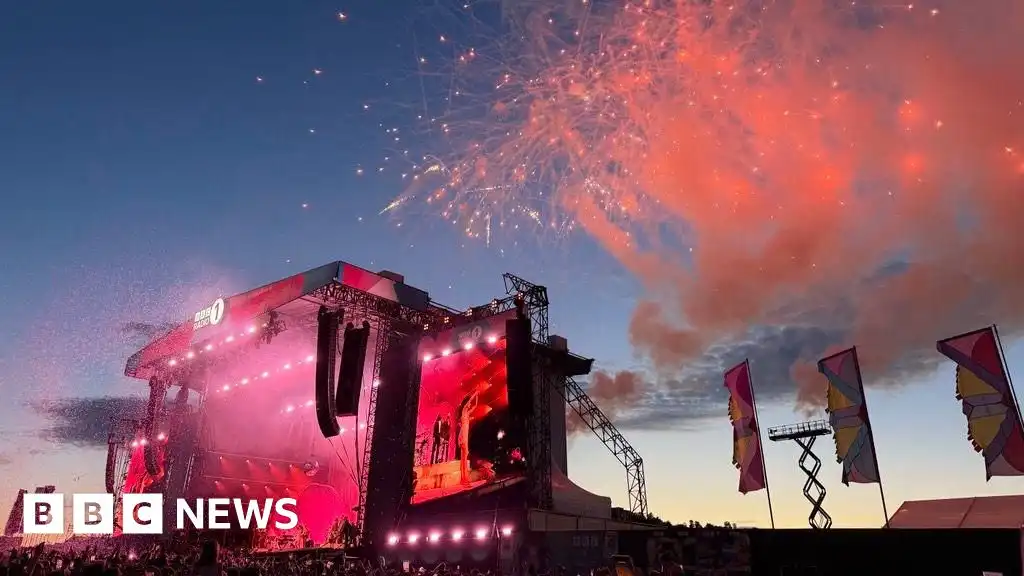 Big Weekend: Olivia Dean brings the curtain down with 'magic' set